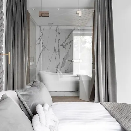 33 Hotel apartamentowy